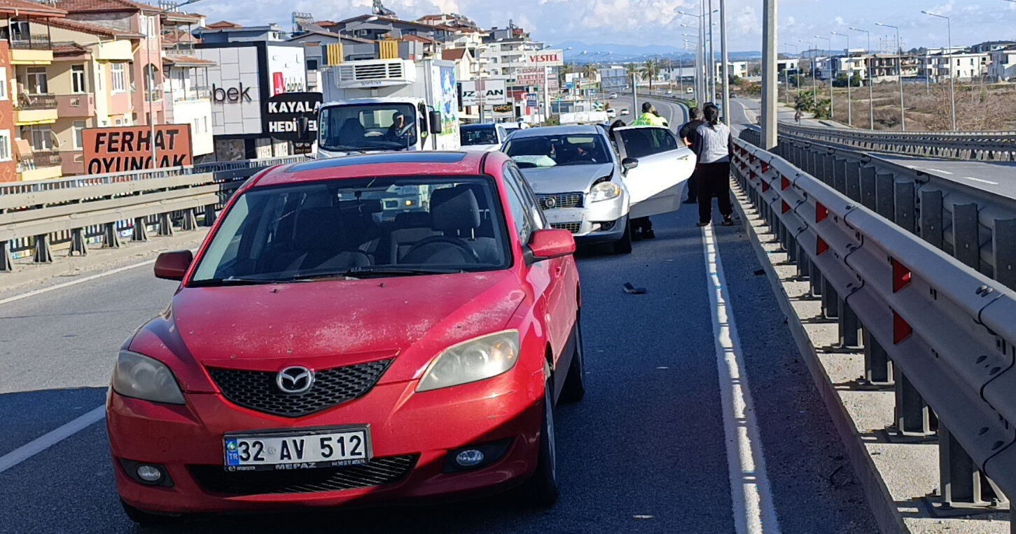 Arızalanan otomobilini iterek götürmeye çalıştı, 2 ayrı kazaya sebep oldu Arızalanan otomobilini iterek götürmeye çalıştı, 2 ayrı kazaya sebep oldu - 1. Resim
