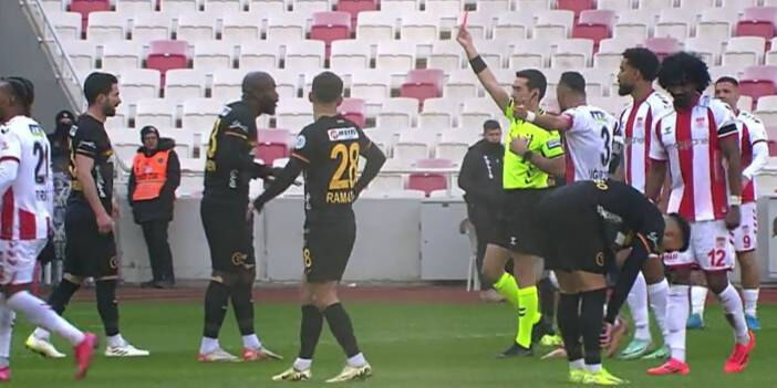 Bahoken takım arkadaşına tokat attı! Kayserispor maçında şoke eden olay - 1. Resim
