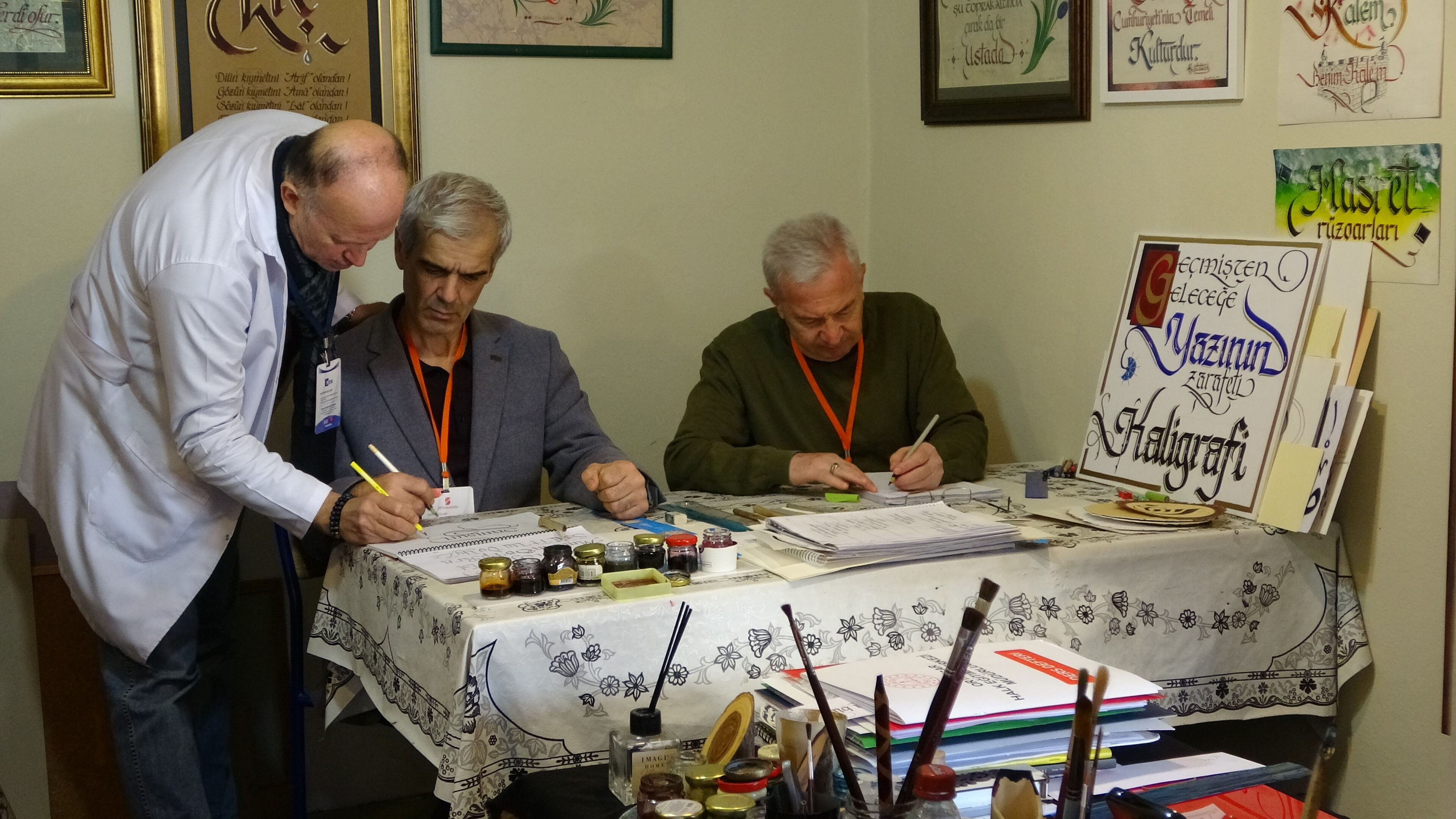 Bu kursa en çok edebiyat öğretmenleri ilgi gösteriyor: Kalemi elime almadığım zaman eksiklik hissediyorum! Bu kursa en çok edebiyat öğretmenleri ilgi gösteriyor: Kalemi elime almadığım zaman eksiklik hissediyorum! - 1. Resim