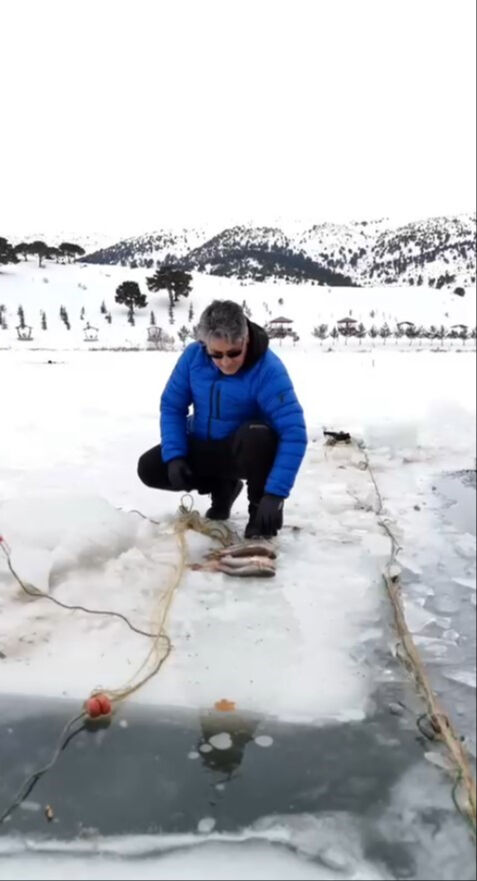 Burası Kutuplar değil Türkiye! Donan gölette 
