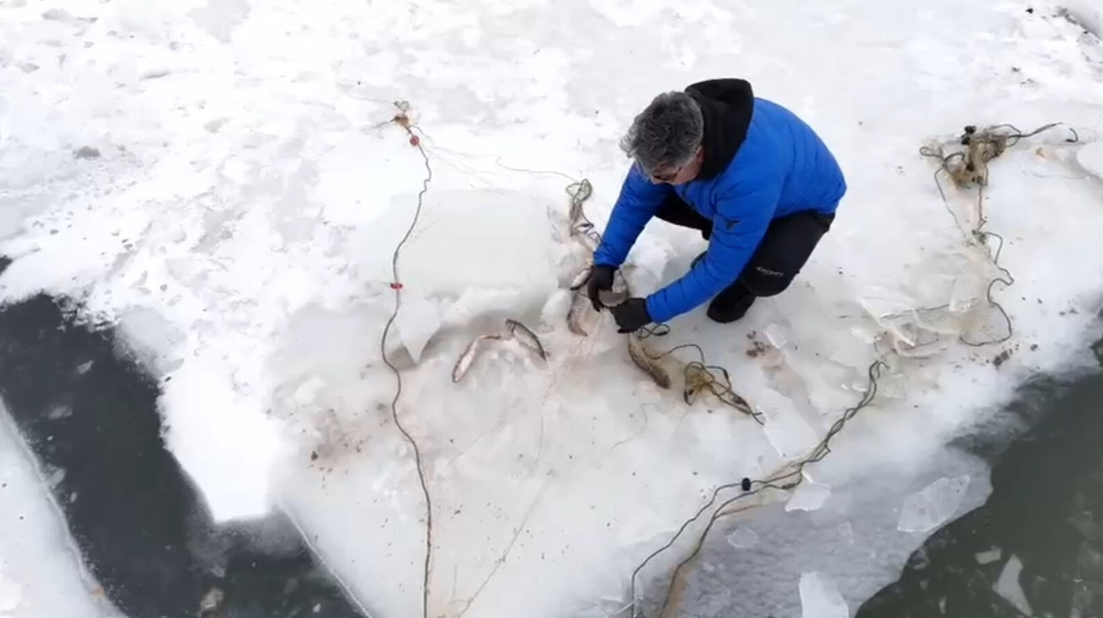 Burası Kutuplar değil Türkiye! Donan gölette 