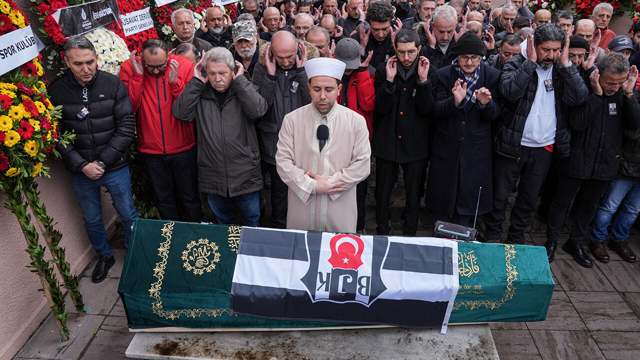 Gazeteci Deniz Arman'a veda! Son yolculuğuna uğurlandı - 1. Resim