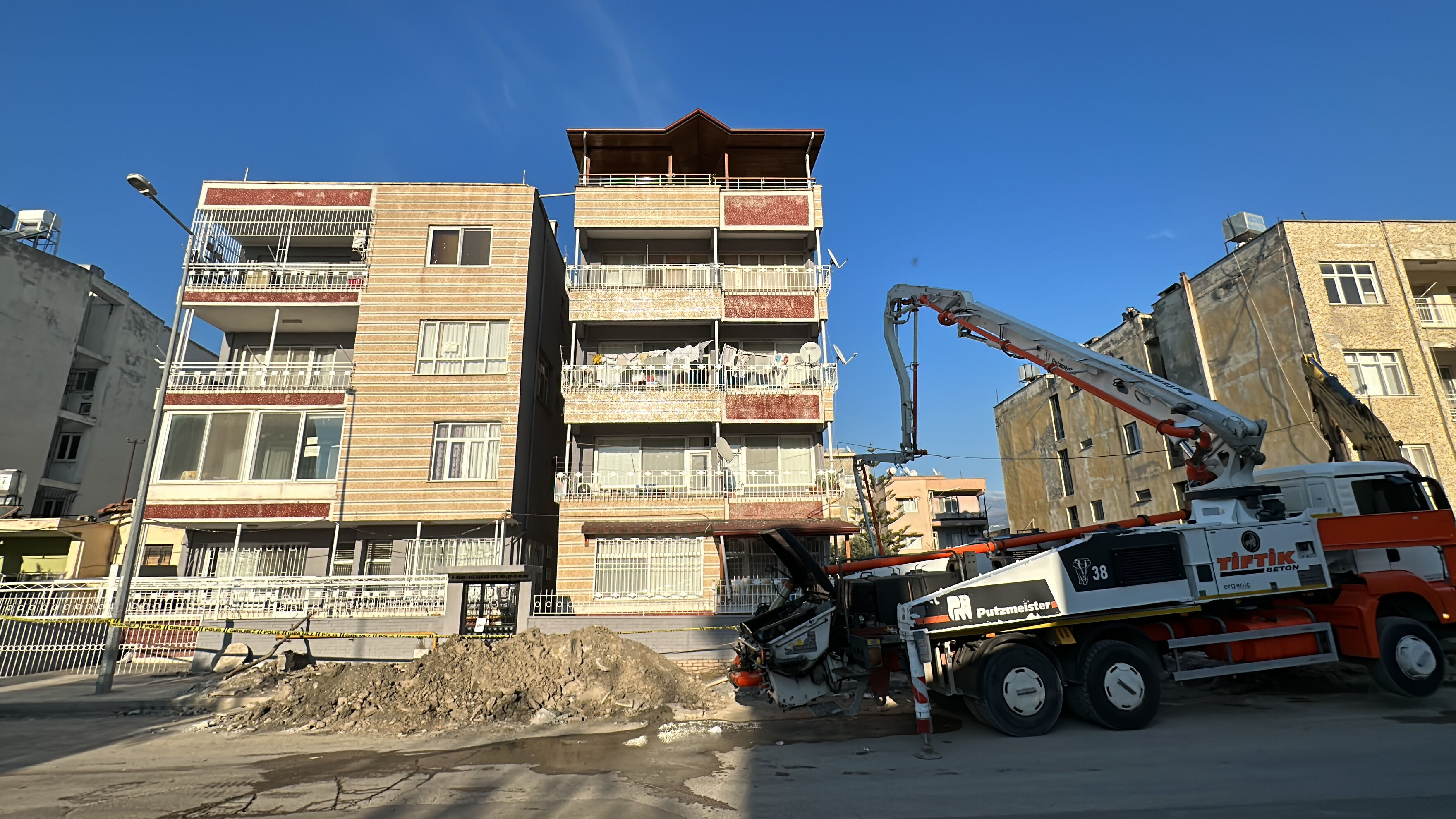 İki ilde hasarlı bina operasyonu! Tüm sakinler tahliye edildi - 1. Resim
