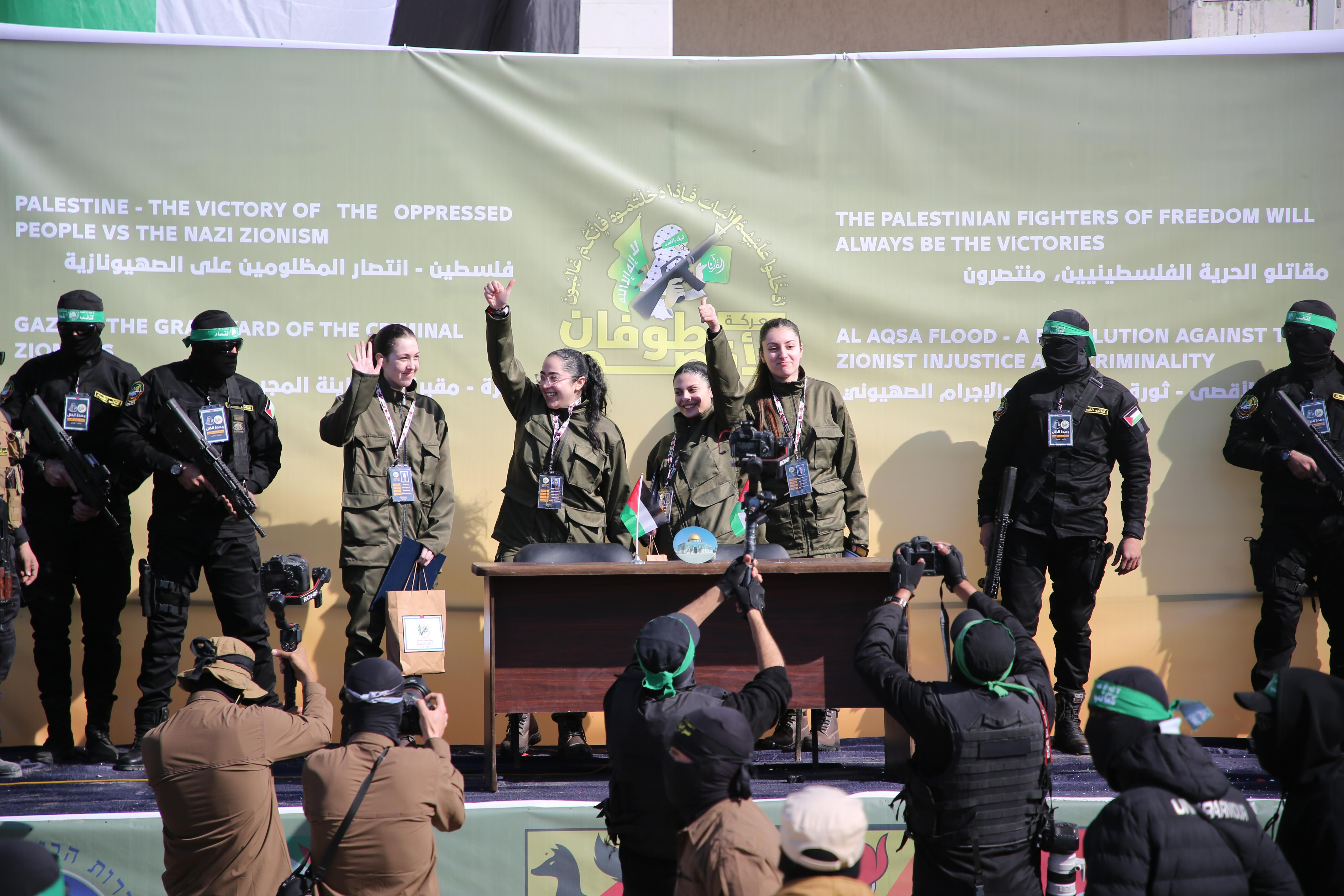 İsrail-Hamas esir takasının 2’nci ayağı gerçekleşti: 4 kadın asker serbest İsrail-Hamas esir takasının 2’nci ayağı gerçekleşti: 4 kadın asker serbest - 4. Resim