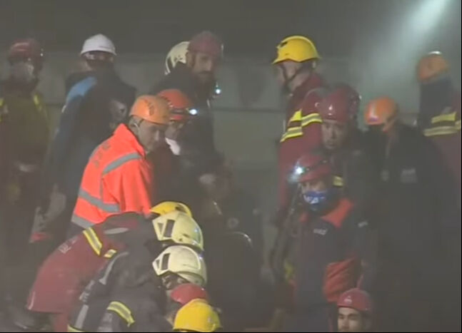 Konya'da apartman çöktü! Enkaz altında kalanlar var - 1. Resim