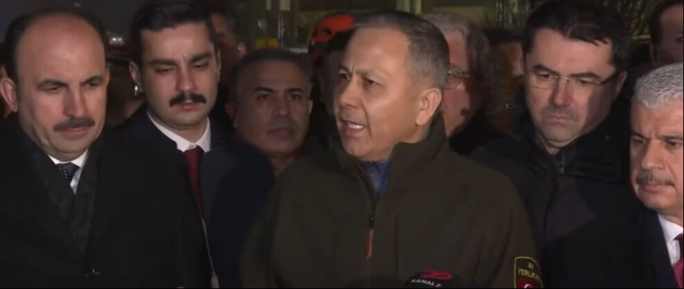 Konya'da apartman çöktü! Enkaz altında kalanlar var - 1. Resim