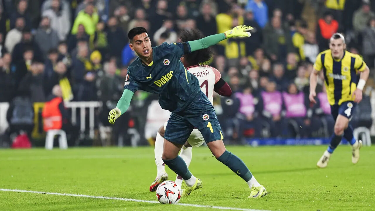 Livakovic'in yerini aratmadı! İrfan Can Eğribayat Lyon maçında devleşti - 1. Resim