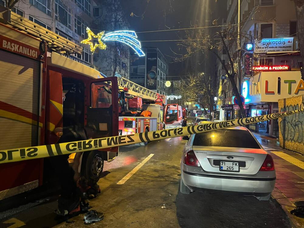 Ankara'da 5 katlı binada yangın çıktı! Çok sayıda yaralı var - 1. Resim