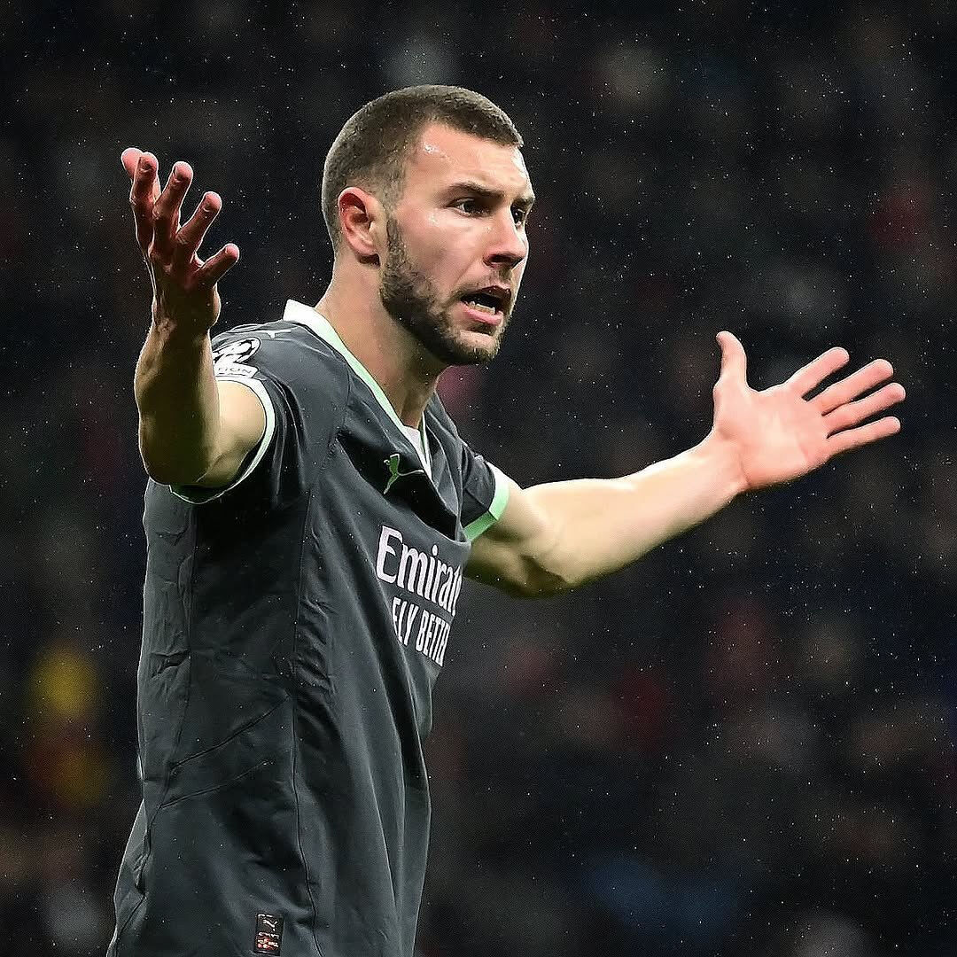 Galatasaray'ın teklif yaptığı doğrulanmıştı! Strahinja Pavlovic'ten transfer açıklaması Galatasaray'ın teklif yaptığı doğrulanmıştı! Strahinja Pavlovic'ten transfer açıklaması - 1. Resim