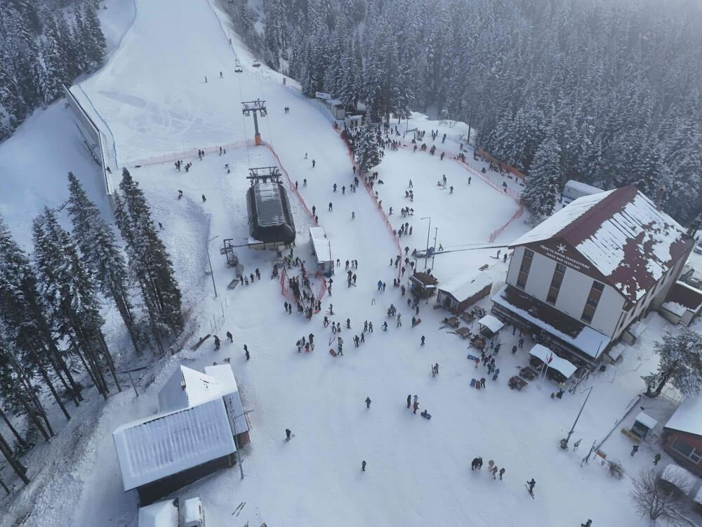 Ilgaz Dağı'na akın ettiler! Kayak merkezlerinde adım atacak yer kalmadı - 4. Resim