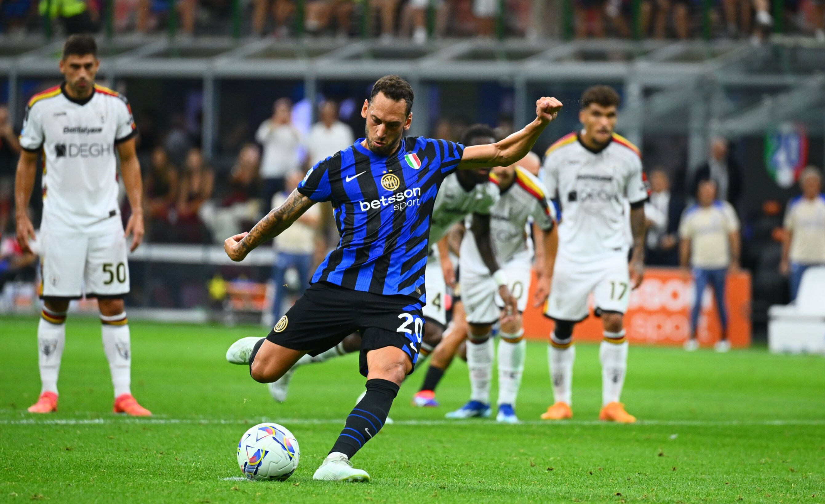 Lecce Inter maçında Hakan Çalhanoğlu ilk 11'de oynayacak mı? Lecce Inter hangi kanalda, ne zaman, saat kaçta başlayacak? - 4. Resim