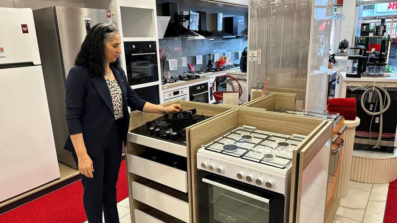 Yeni evlenecek çiftler "Evlilik kredisi" ile gülüyor: Beyaz eşya dükkanlarında alan da satan da memnun Yeni evlenecek çiftler "Evlilik kredisi" ile gülüyor: Beyaz eşya dükkanlarında alan da satan da memnun - 1. Resim