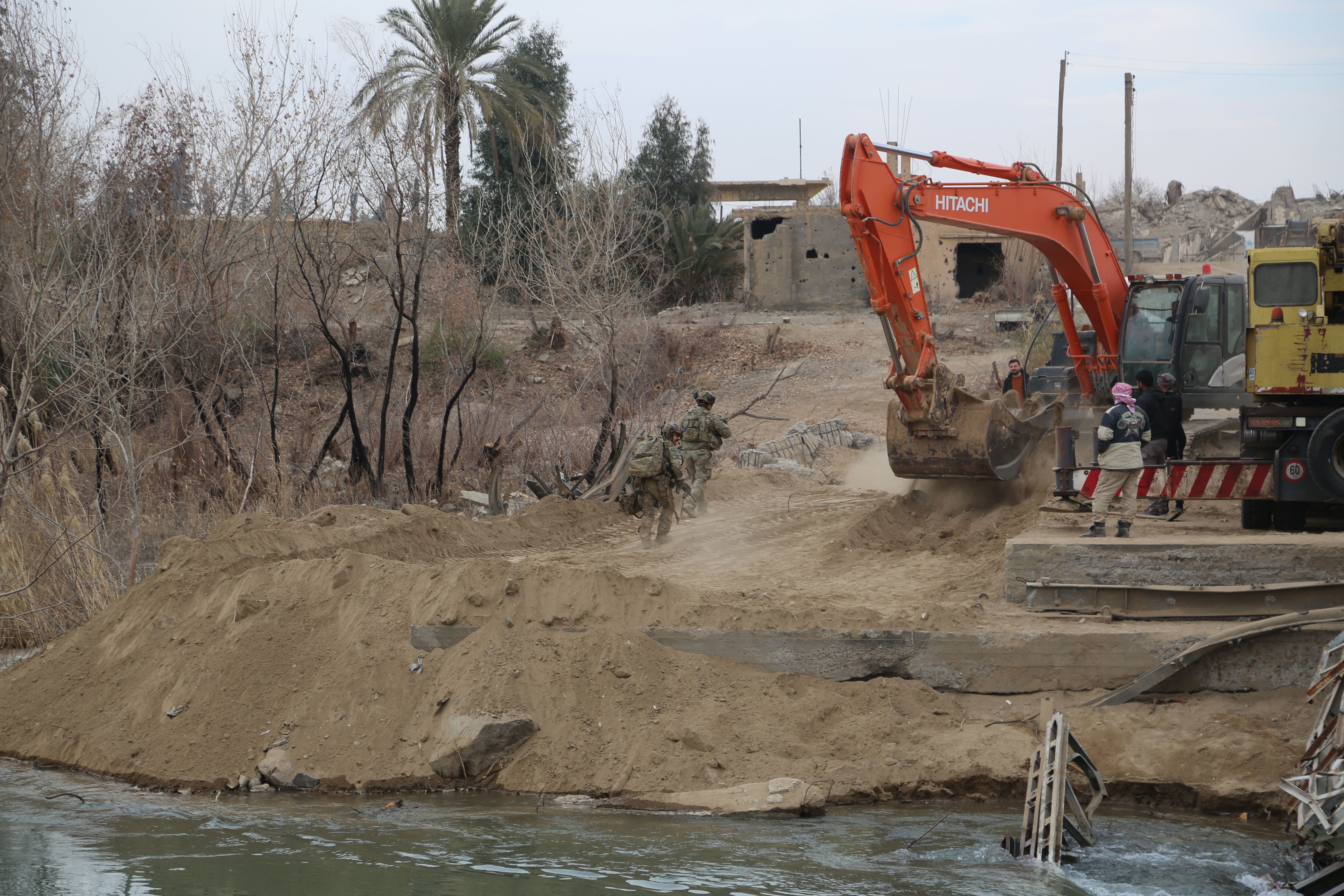 ABD askerleri namluları Suriye güvenlik güçlerine doğrulttu! O anlar böyle görüntülendi - 2. Resim