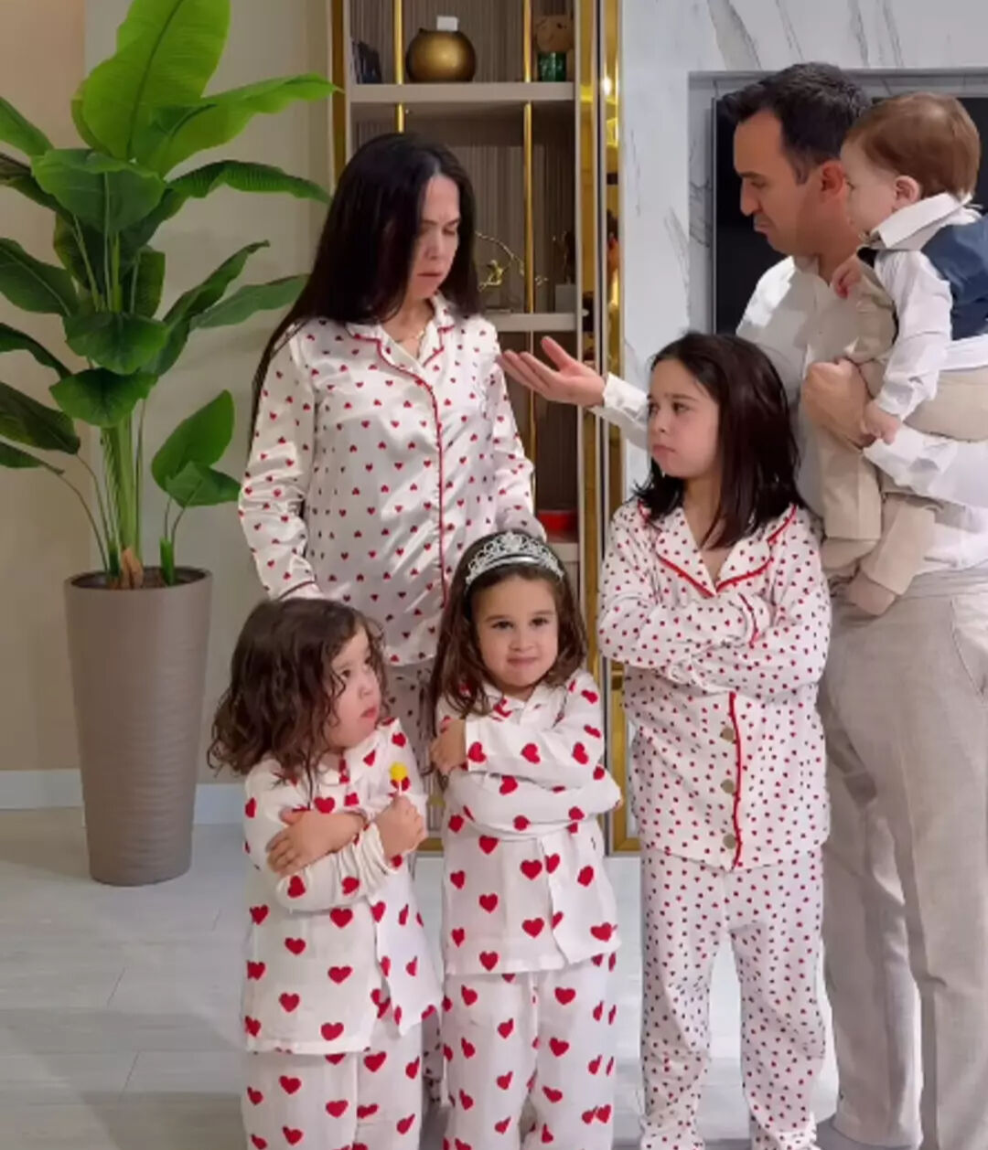 Daha yeni doğum yapmıştı! Ünlü fenomen Özlem Öz 5. kez hamile olduğunu duyurdu - 1. Resim