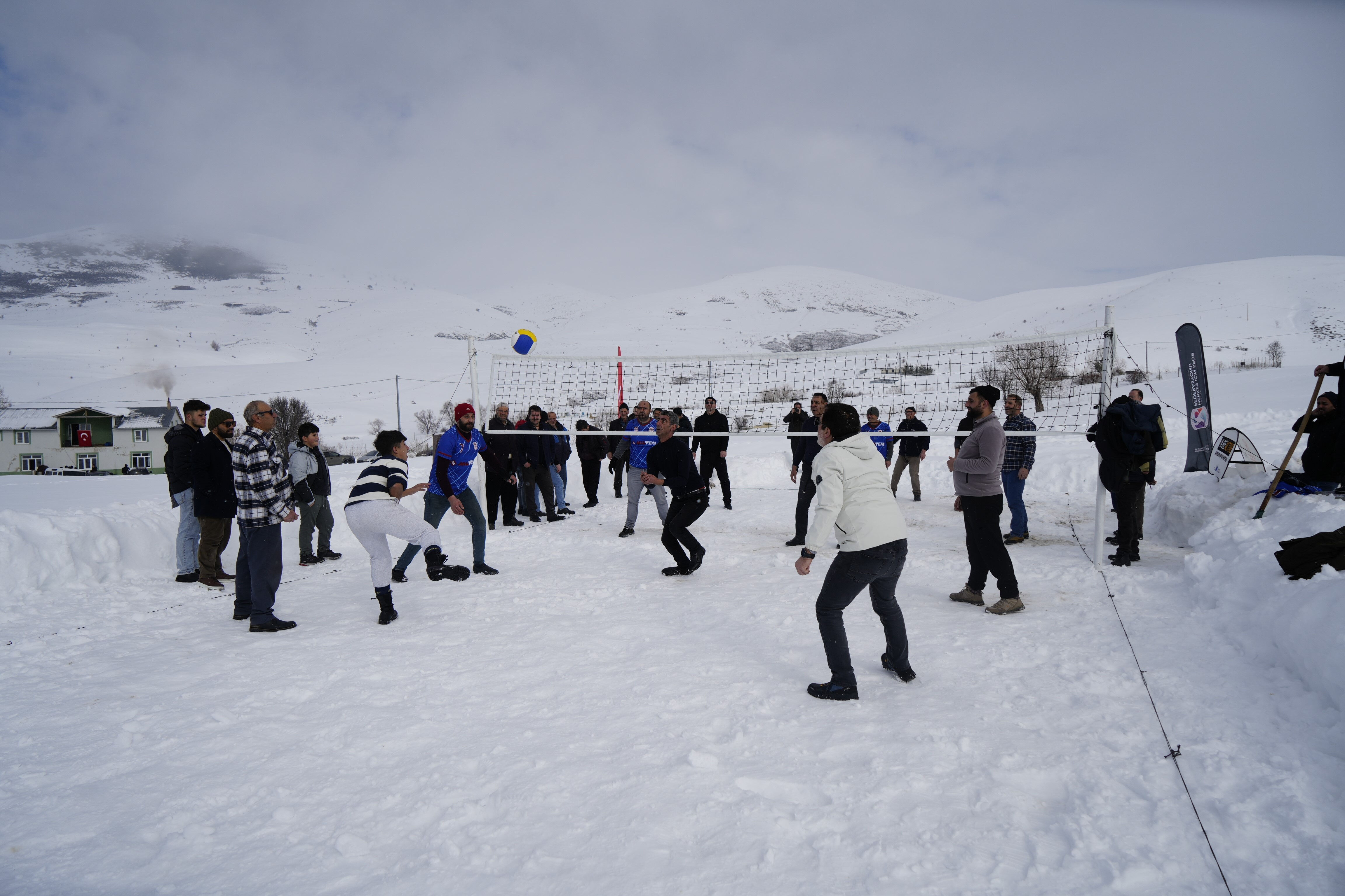 Gümüşhane'de 32 yıldır devam eden gelenek! Yaşlısıyla genciyle her cumartesi bunu yapıyorlar - 1. Resim