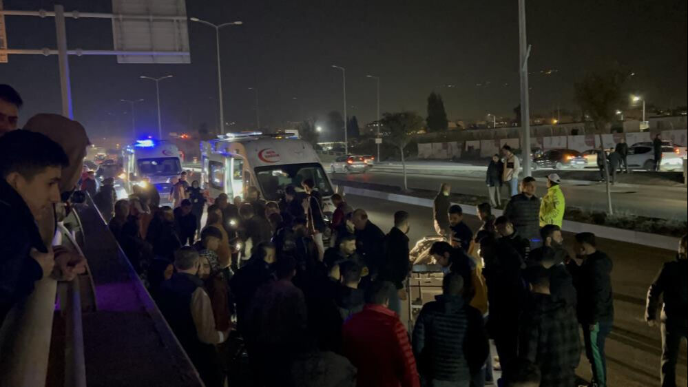 Hatay'da feci kaza! Motosiklet yayalara çarptı, ölü ve yaralılar var - 1. Resim