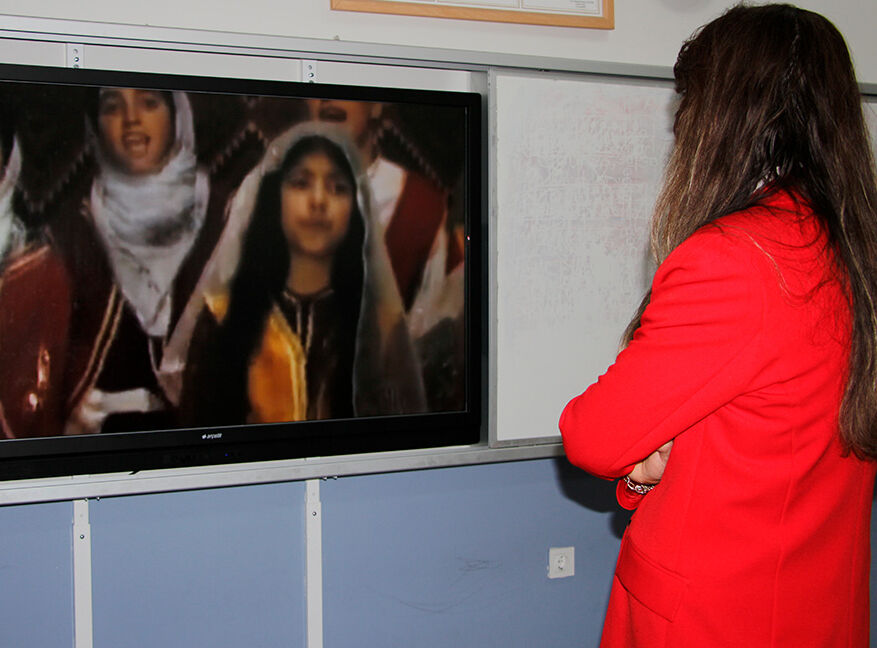 "Heybeler Bellerde" söyleyen kız bulundu! 41 yıl önce söylediği türküyle viral olan çocuk öğretmen çıktı - 1. Resim