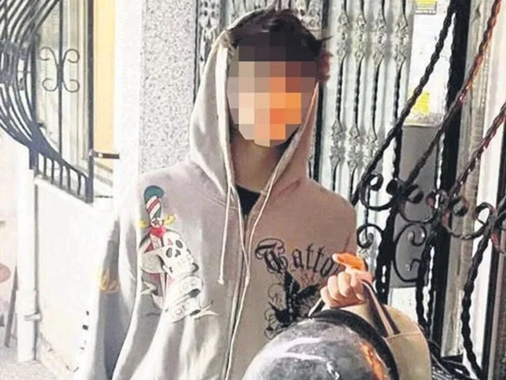 Kadıköy bit pazarında kan donduran olay! "Çok yakışıklısın" deyip İtalyan şefin oğlunu defalarca kez bıçakladılar - 2. Resim