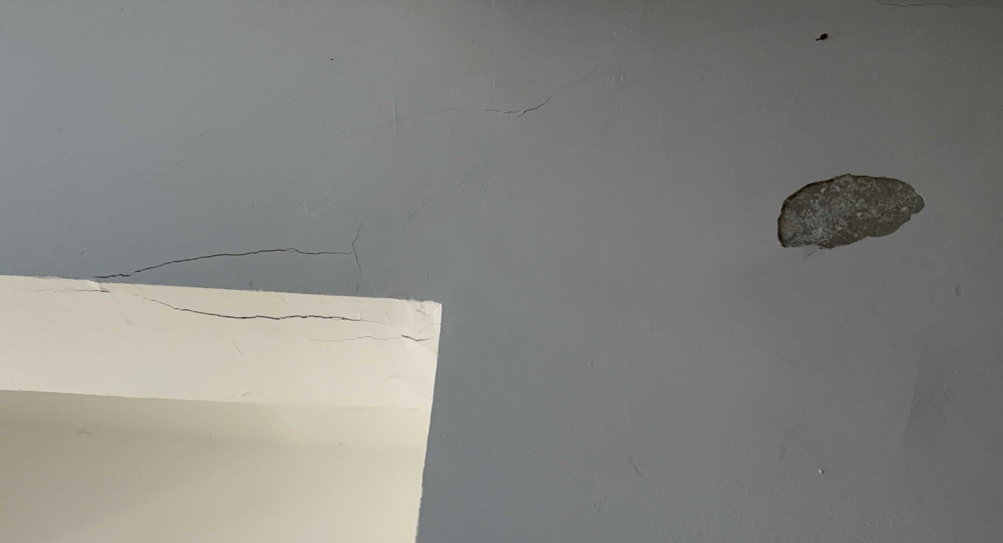 Kartal'da 7 katlı binada çatlak! Hemen tahliye edildi - 2. Resim