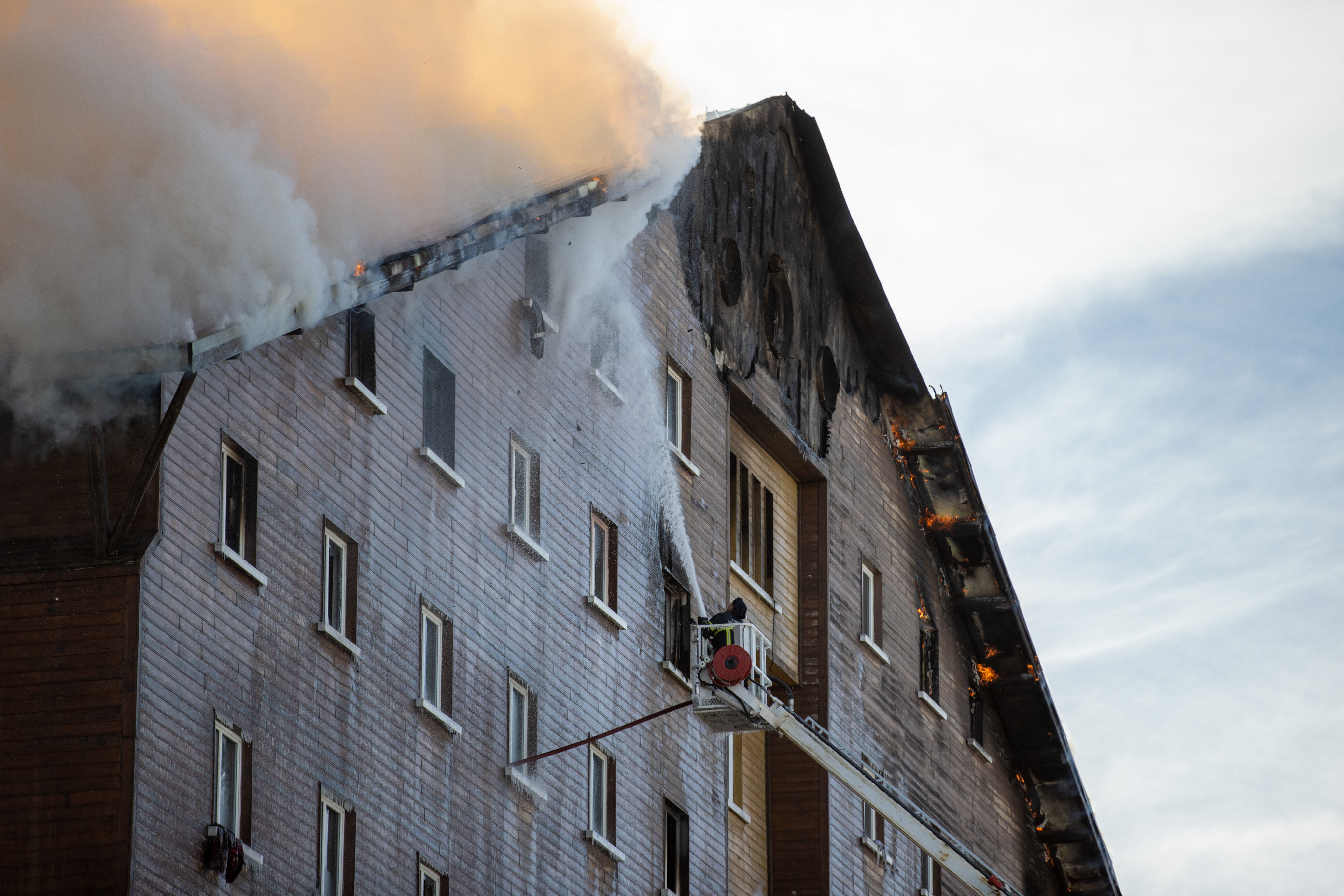 Kızgın yağ nasıl söndürülür? Bolu otel yangını sebebinin ortaya çıkmasıyla gündeme geldi - 2. Resim
