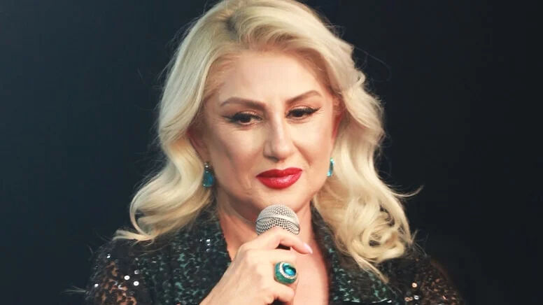 O reklamları görünce neye uğradığını şaşırdı! Muazzez Ersoy apar topar adliyeye koştu O reklamları görünce neye uğradığını şaşırdı! Muazzez Ersoy apar topar adliye'ye koştu - 1. Resim