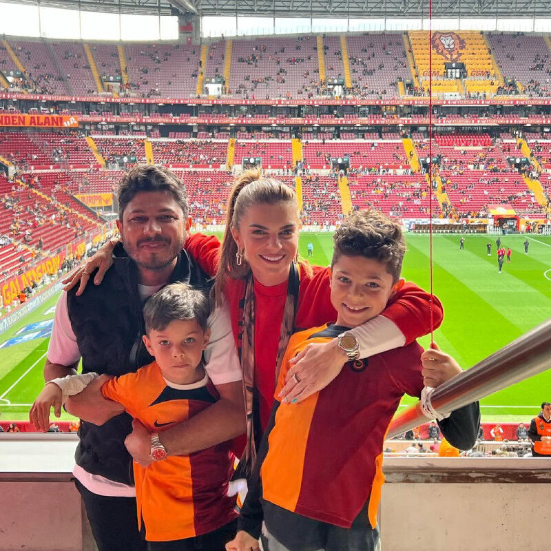 Pelin Karahan eşine gelen mesajı ifşa etti! Duyanlar şoke oldu! "Yan masamızdaki kız..." - 3. Resim