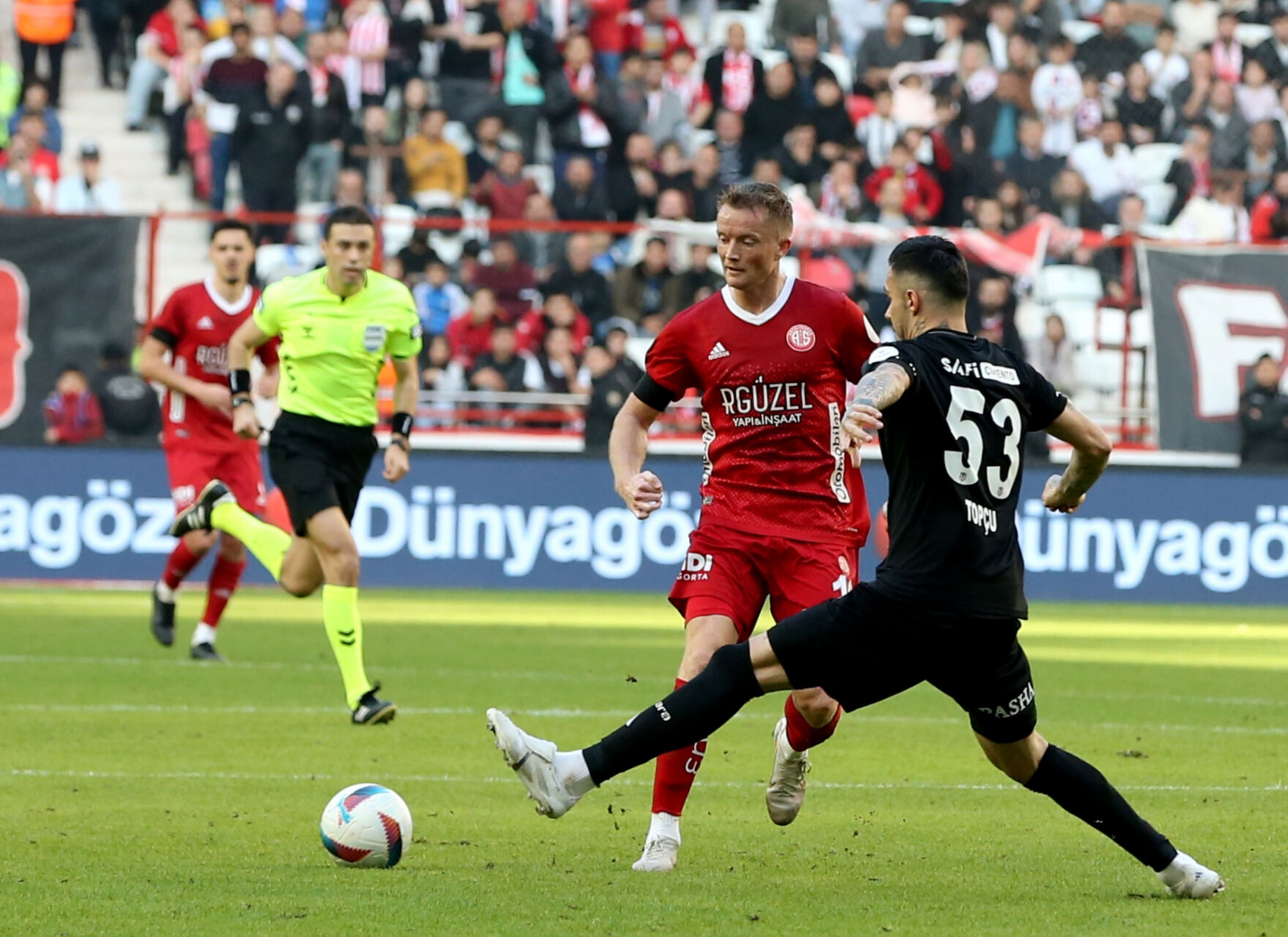 Süper Lig'de ilk maçına çıktı! Spor yazarları Antalyaspor-Beşiktaş maçını değerlendirdi Süper Lig'de ilk maçına çıktı! Spor yazarları Antalyaspor-Beşiktaş maçını değerlendirdi - 1. Resim