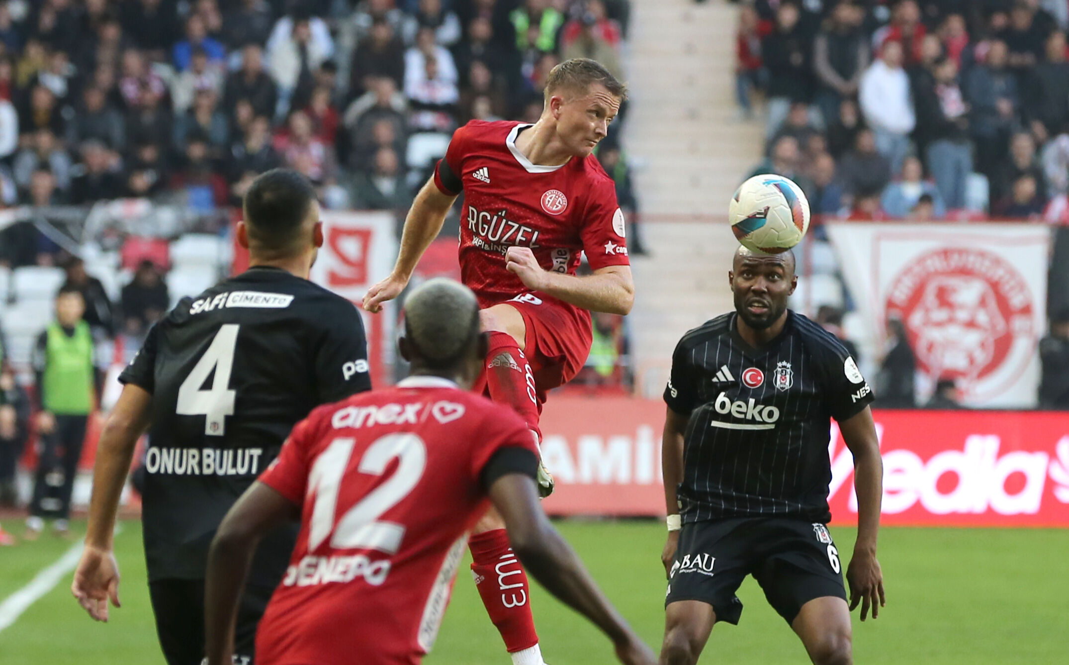 Süper Lig'de ilk maçına çıktı! Spor yazarları Antalyaspor-Beşiktaş maçını değerlendirdi Süper Lig'de ilk maçına çıktı! Spor yazarları Antalyaspor-Beşiktaş maçını değerlendirdi - 5. Resim