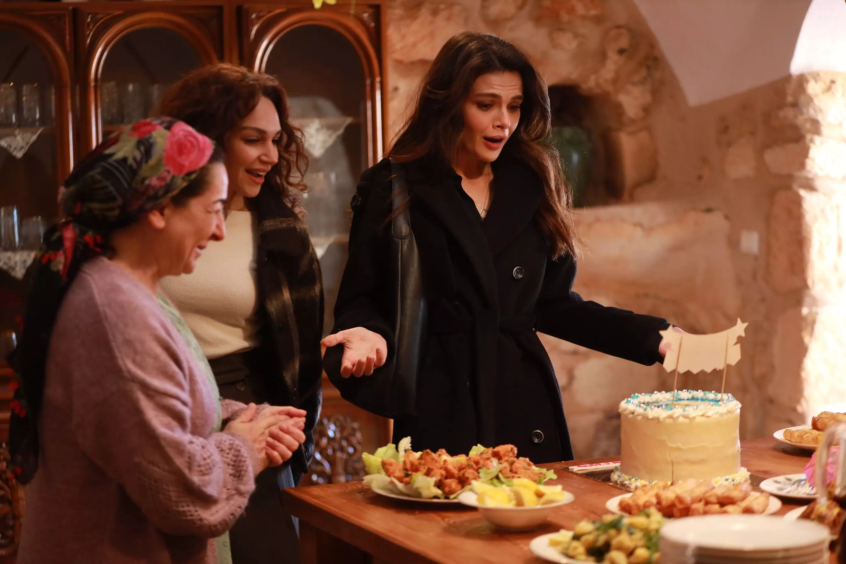 Uzak Şehir oyuncuları kimler, dizi nerede çekiliyor, uyarlama mı? Uzak Şehir dizisi oyuncu kadrosu ve tüm detaylar - 4. Resim