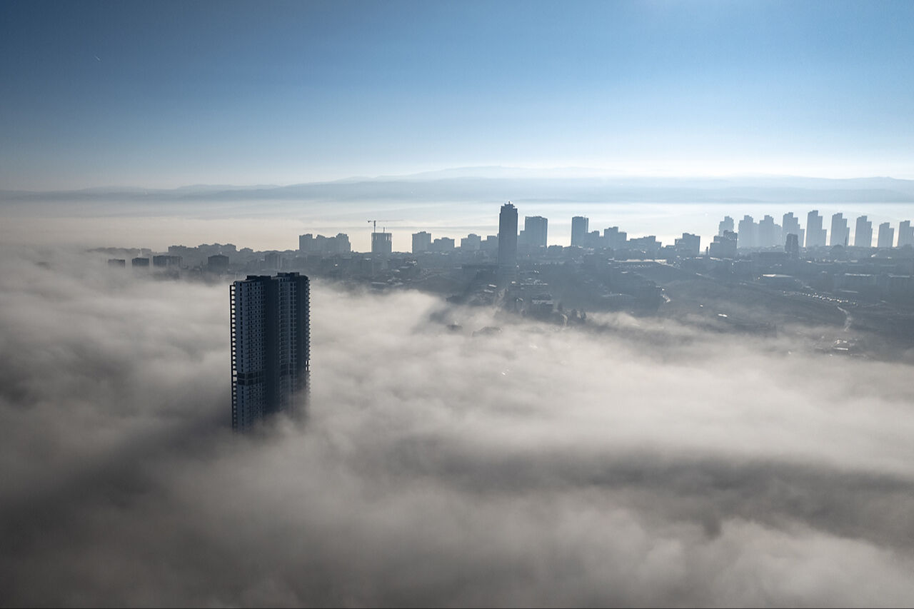 Yoğun sis şehirleri tamamen kapladı! Ortaya kartpostallık fotoğraflar çıktı Yoğun sis şehirleri tamamen kapladı! Ortaya kartpostallık fotoğraflar çıktı - 1. Resim