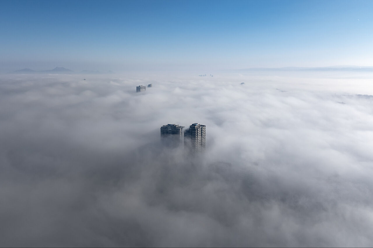Yoğun sis şehirleri tamamen kapladı! Ortaya kartpostallık fotoğraflar çıktı Yoğun sis şehirleri tamamen kapladı! Ortaya kartpostallık fotoğraflar çıktı - 2. Resim