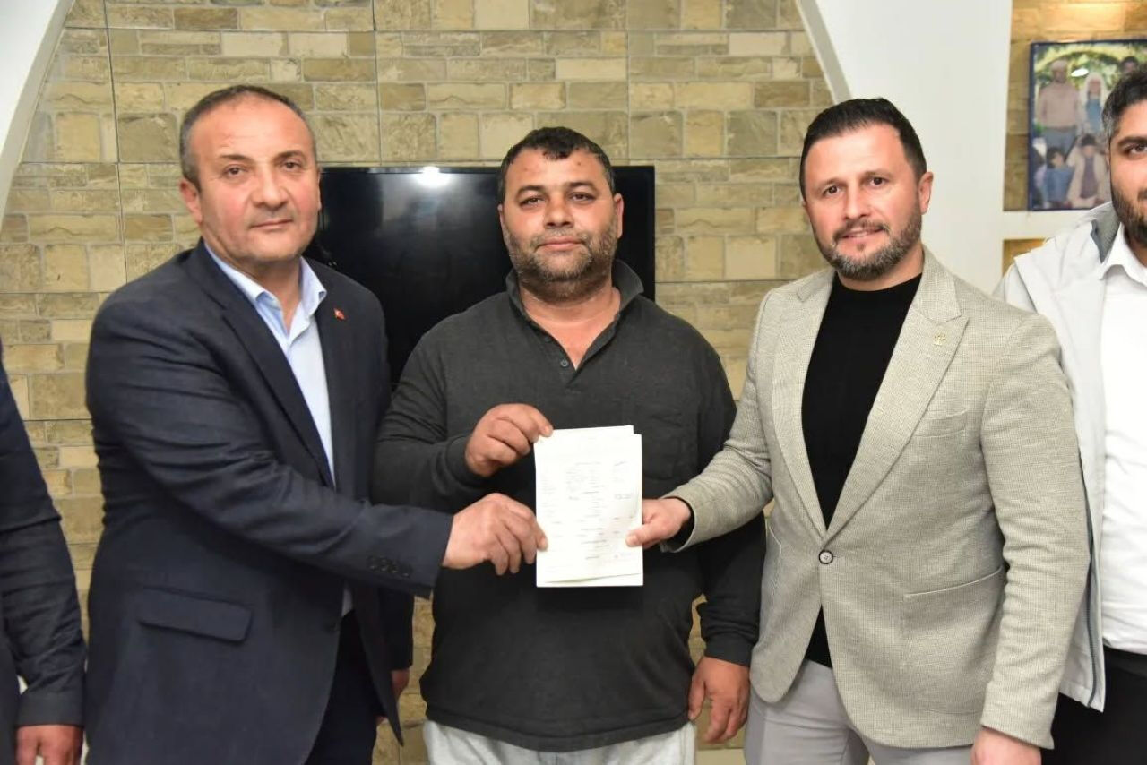 CHP'den istifa eden Serkan Güvenç AK Parti'ye geçti CHP'den istifa eden Serkan Güvenç AK Parti'ye geçti - 1. Resim