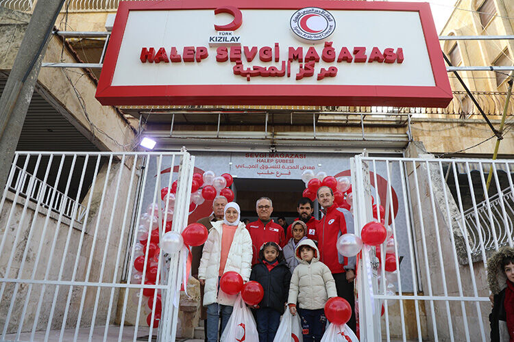 Haftanın 5 günü açık olacak, yüzlerce kişiye destek verecek! Türk Kızılay'ından Halep'te  Haftanın 5 günü açık olacak, yüzlerce kişiye destek verecek! Türk Kızılay'ından Halep'te