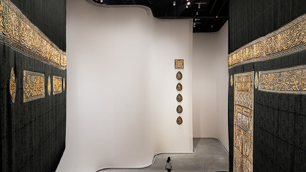Mukaddes nesneler çağdaş sanatla buluştu! İslam dünyasından 500 eşsiz eser cidde’de sergileniyor - 1. Resim