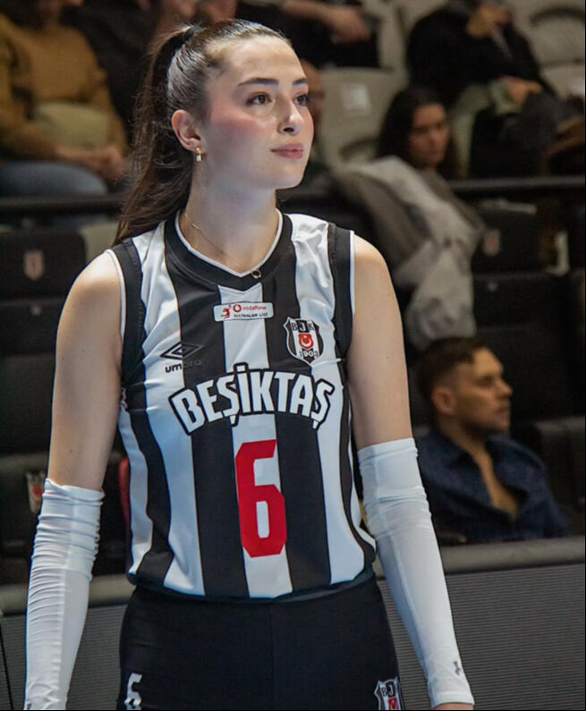 Saliha Şahin kimdir, kaç yaşında? Yeni adresi belli oldu: Gelecek sezon Beşiktaş'tan ayrılıyor Saliha Şahin kimdir, kaç yaşında? Yeni sezonda takımdan ayrılıyor - 2. Resim