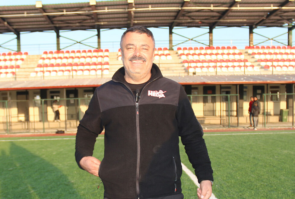 Şivesiyle binlerce seyirciyi maça kilitleyen spiker! Köyler arası futbol turnuvaları ondan soruluyor - 1. Resim