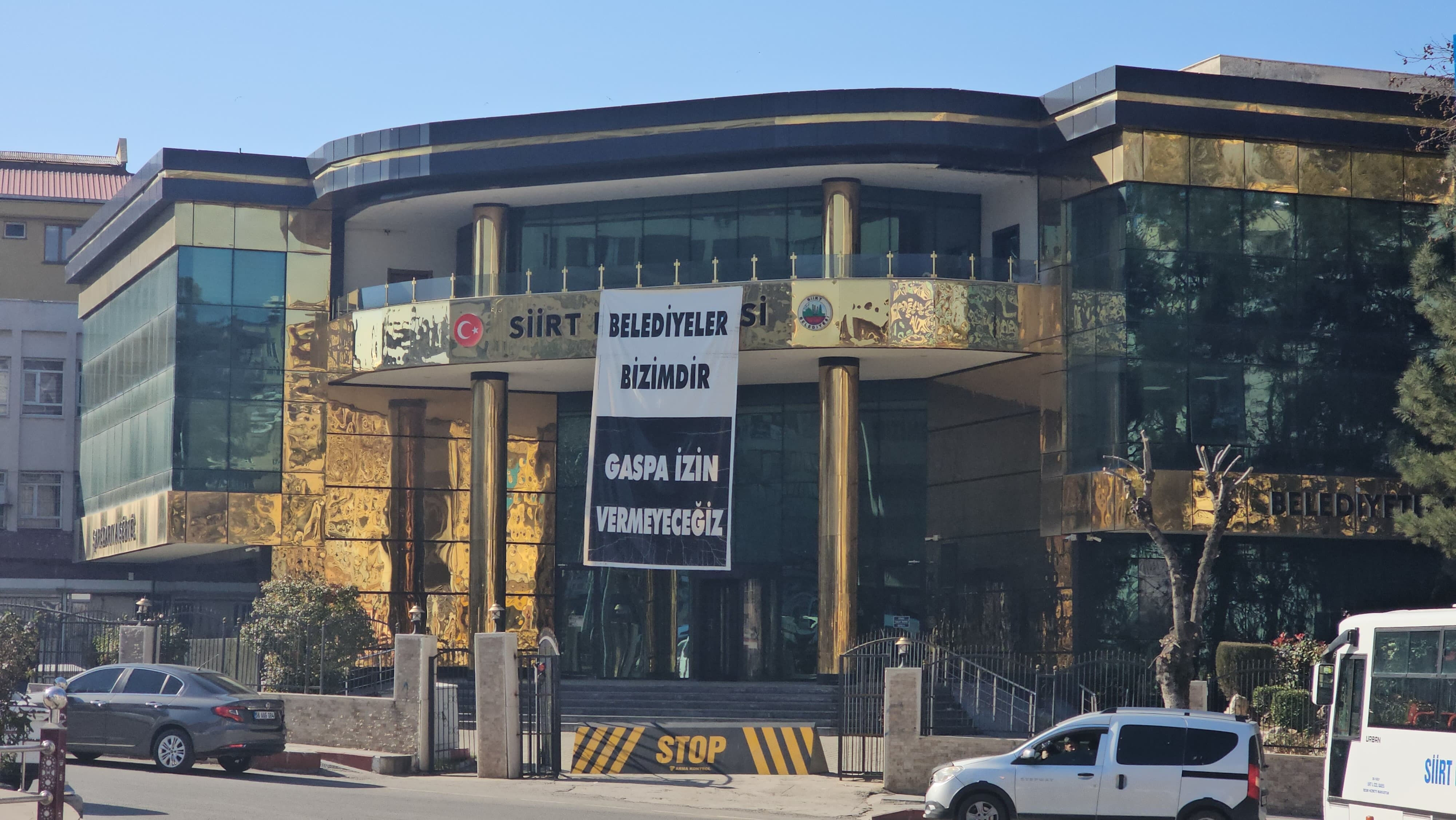 DEM'li başkana hapis cezası! Belediyeye atanan kayyımın ilk işi bakın ne oldu Başkan terörden hapis cezası aldı! DEM'li belediyeye atanan kayyumun ilk işi bakın ne oldu - 2. Resim