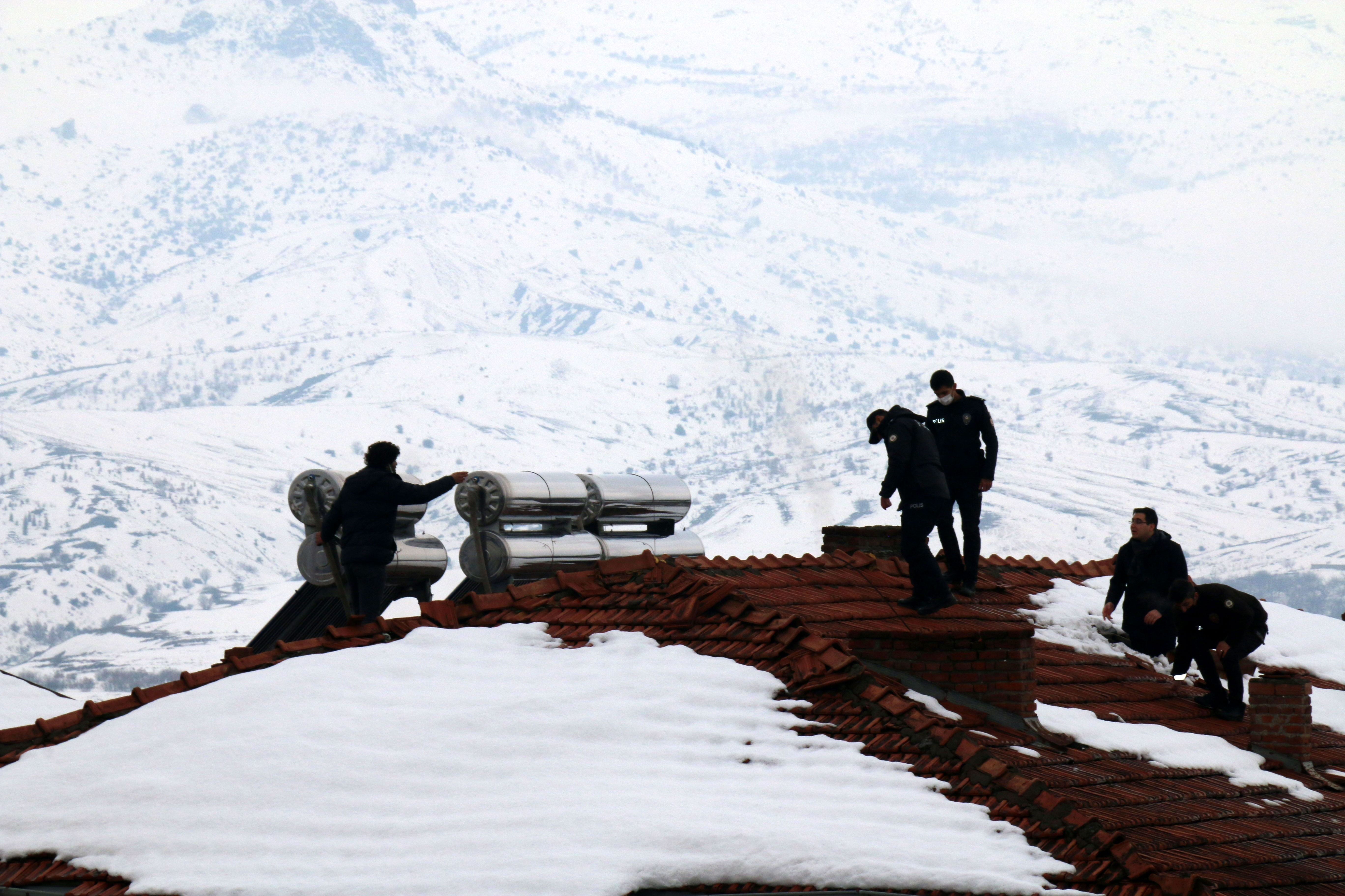 Bu da Antalya'nın intihar gezgini! Yüzlerce kez çatıya çıktı, yaptıkları akıllara durgunluk verdi - 4. Resim