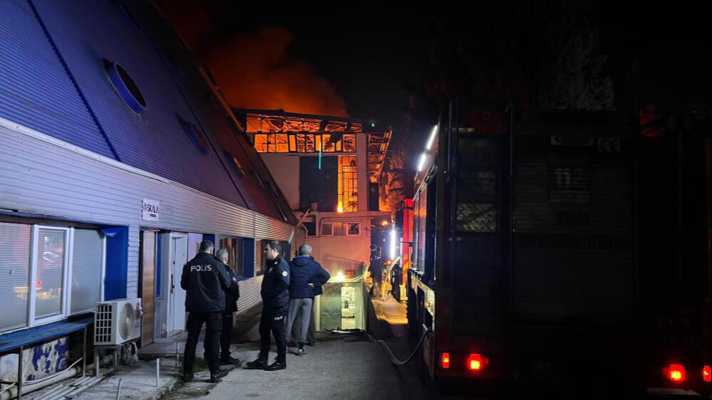 Bursa'da sıcak saatler! Tekstil fabrikasında önce patlama oldu sonra yangın çıktı - 2. Resim