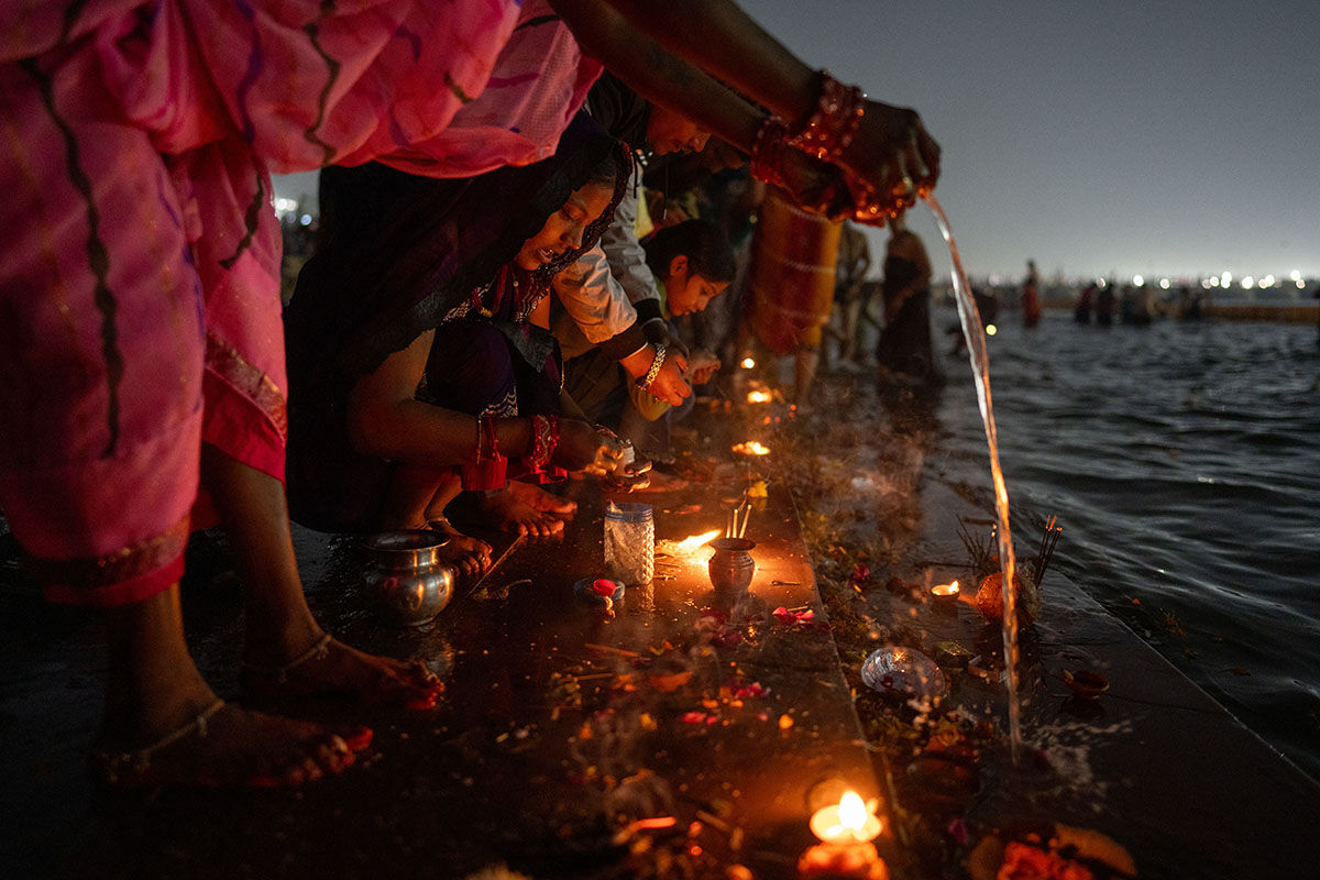Dünyanın en büyük festivalinde izdiham! On milyonlarca insan suya girmeye çalıştı... Ölü ve yaralı sayısı bilinmiyor - 2. Resim
