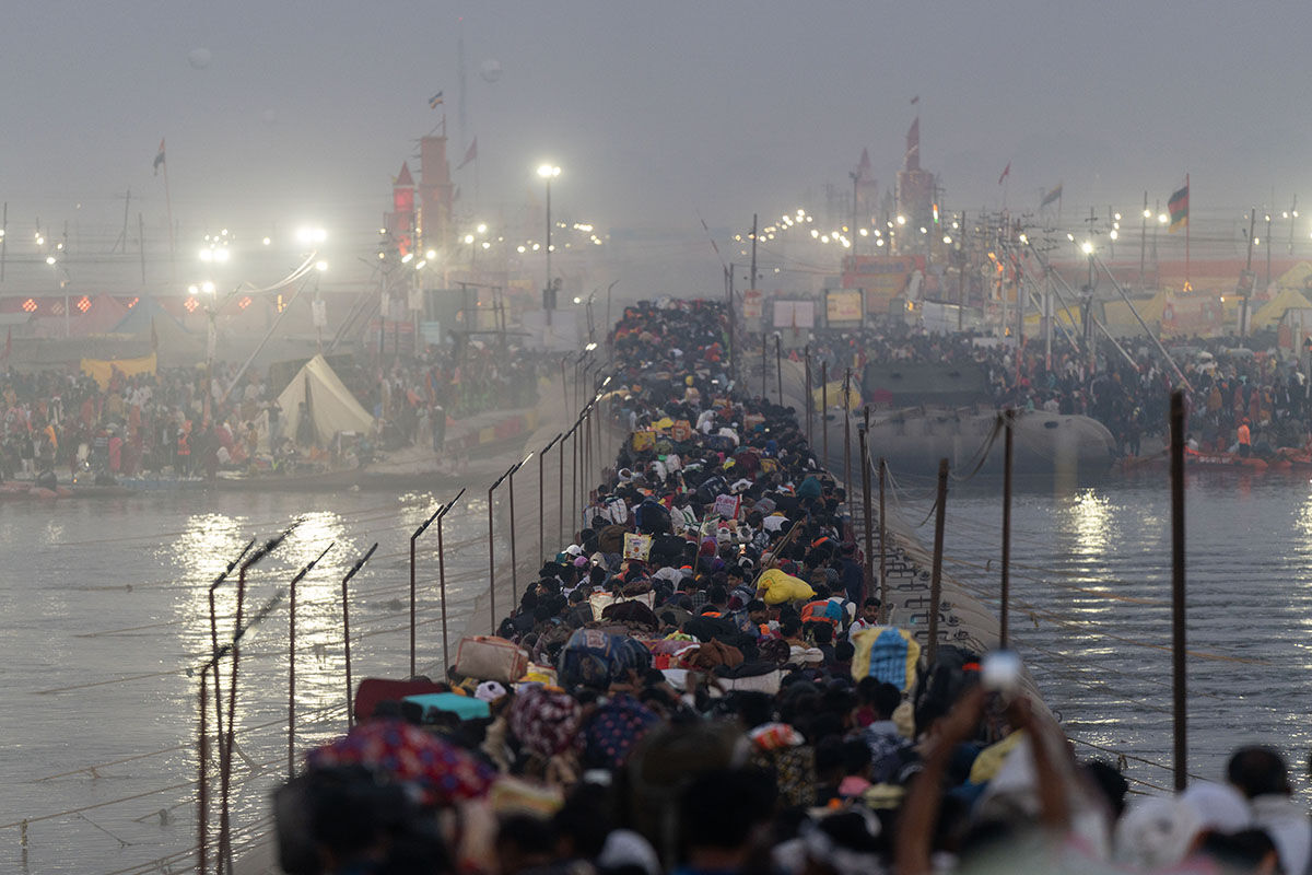 Dünyanın en büyük festivalinde izdiham! On milyonlarca insan suya girmeye çalıştı... Ölü ve yaralı sayısı bilinmiyor - 1. Resim