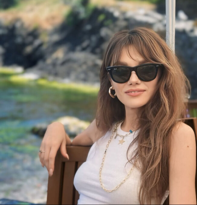 Gizem Ünsal kimdir, kaç yaşında? Kardeşi Sinem Ünsal’ı görenler ikizi sanıyor Gizem Ünsal kimdir, kaç yaşında? Kardeşi Sinem Ünsal’ı görenler ikizi sanıyor - 2. Resim