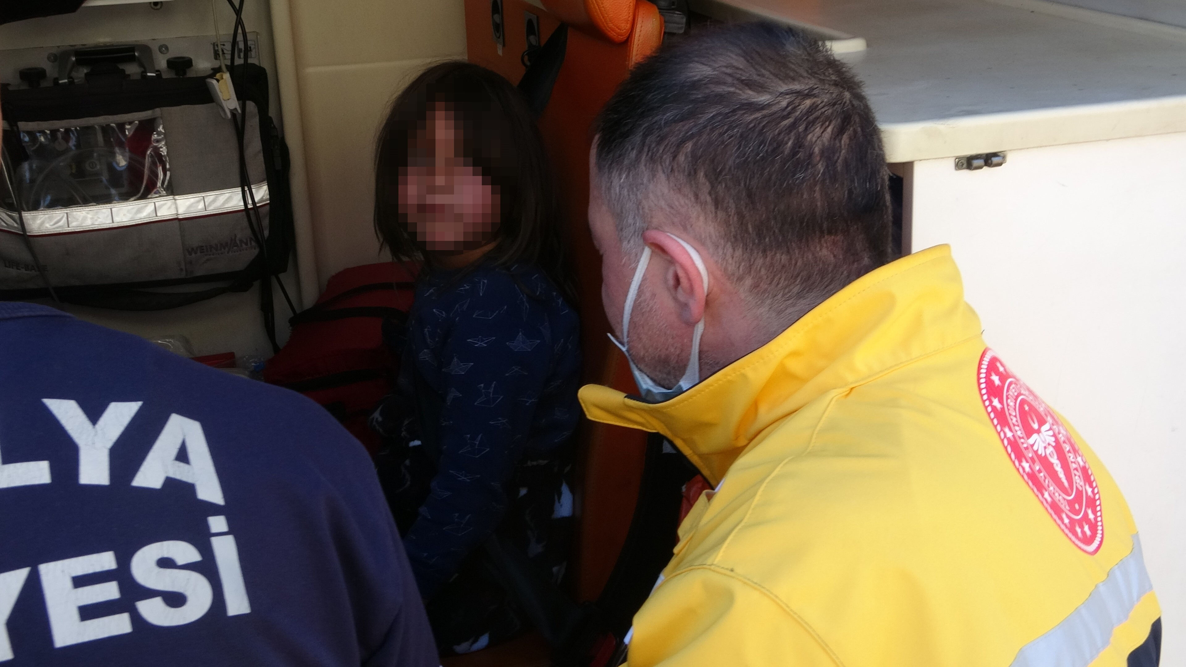 Küçük çocuk yangından kurtulduğuna sevinemedi: Hastaneye götürmeyin annemin parası yok - 3. Resim