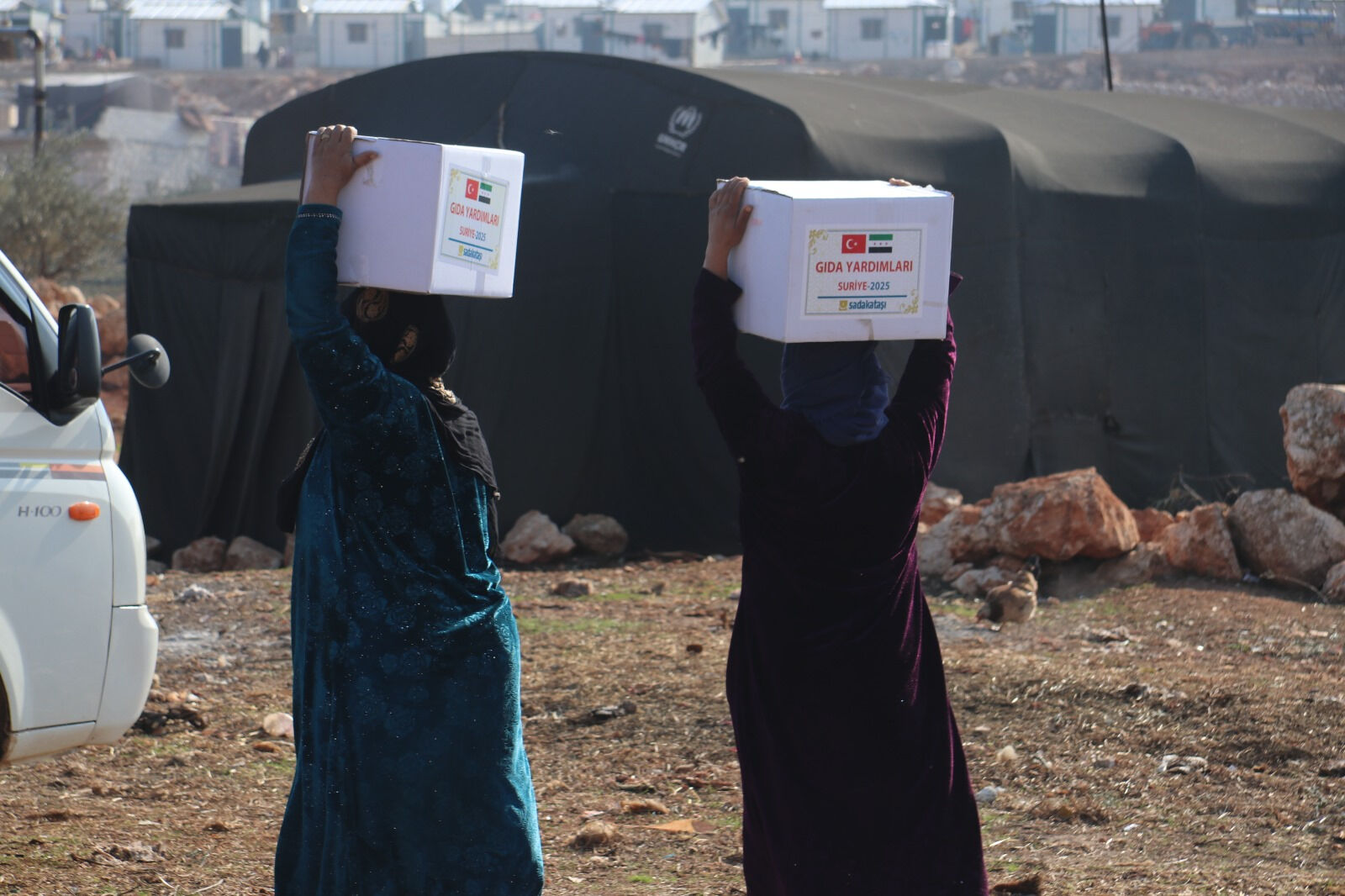 Sadakataşı İdlib’de mülteci ailelere yardım ulaştırdı - 2. Resim