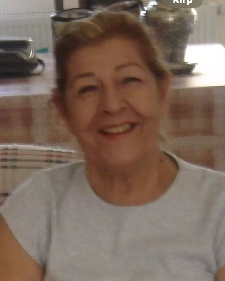 Ünlü şarkıcı Emel Sayın'ın acı günü! Aldığı haberle yıkıldı Ünlü şarkıcı Emel Sayın'ın acı günü! Aldığı haberle yıkıldı - 2. Resim