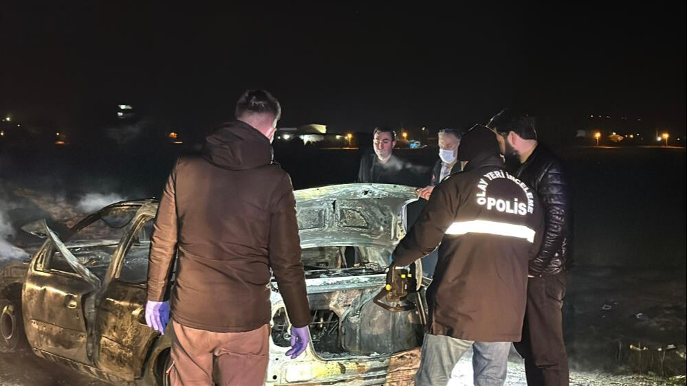 Uşak'ta feci olay! Yanan otomobilin içinden ceset çıktı - 1. Resim