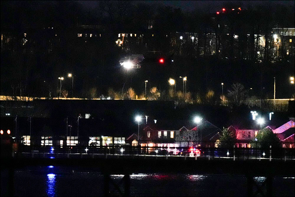 ABD uçak kazası nerede oldu? ABD yolcu uçağı ve askeri helikopter çarpışma anı ABD uçak kazası nerede oldu? ABD yolcu uçağı ve askeri helikopter çarpışma anı - 3. Resim