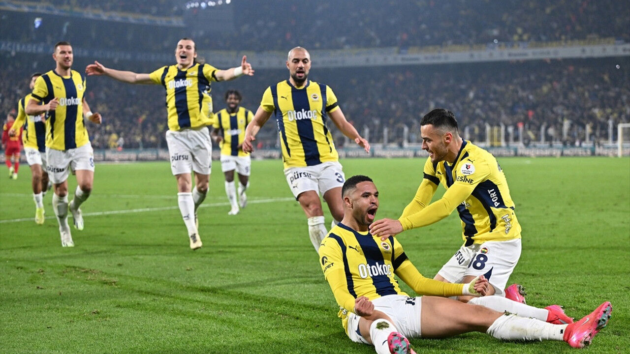 Fenerbahçe maçı hangi kanalda? Midtjylland maçında Fenerbahçe'nin muhtemel ilk 11'i belli oldu! - 1. Resim