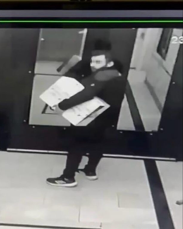 Film sahnesi gibi tuzak! Online alışveriş kurbanı genç ‘kargocu’ kılığındaki hırsız için yetkililere seslendi - 1. Resim