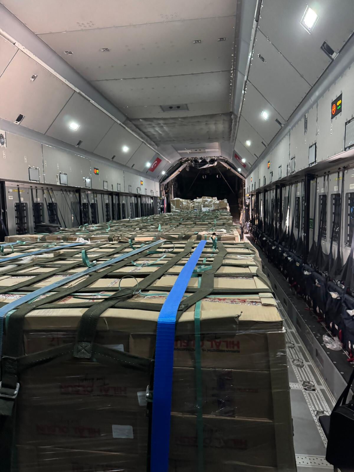 Gazze için bakanlıktan 24 ton gıda malzemesi! A400M uçağı Ürdün'de - 1. Resim